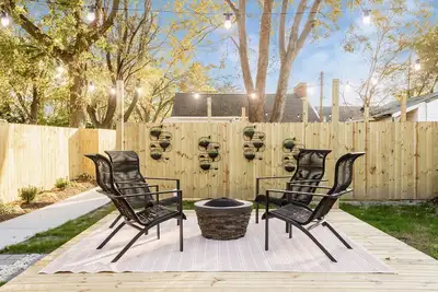 Newly Renovated 2 bd Retreat! 30+ Day Stay!