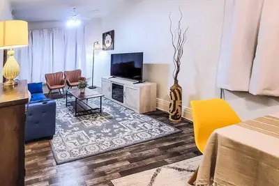 Image de Park Ave - Cozy & Spacious 1 bedroom Apt. w/Free Parking