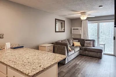 Image de Third-floor resort condo with pool & tennis, walk to Lake Winnipesaukee beach