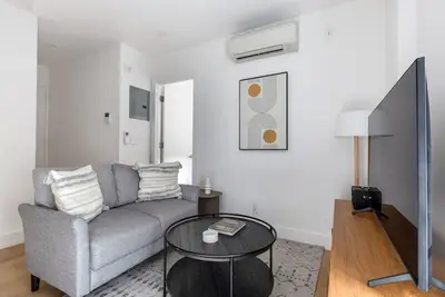 Image de Immaculate West Village 1br w/ In-Unit W/D, nr Park, by Blueground