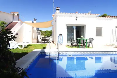 Image de Maison cosy avec piscine privée, Barbecue et Wi-Fi