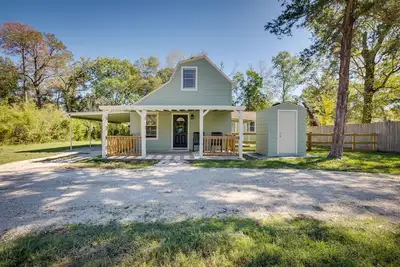 Image de Pet-Friendly Conroe Hideaway w/ Porch & Fire Pit