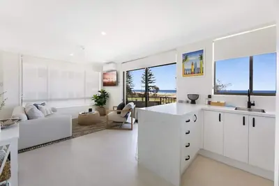 Image de Beachfront Studio with Balcony & Stunning Views