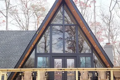 Image de Luxury A- Frame Cabin Lake View