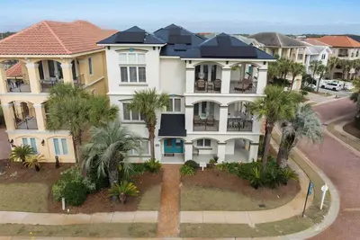 Image de Deeded Beach Access! Huge Home with Pool & Hot Tub