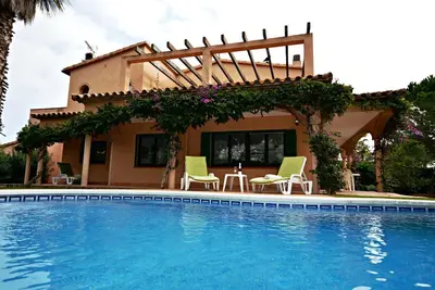 Maison Piscine Wifi Clim, 4 Chbres, 10 Pers, Bbq, Piano, Près Plage et Parc Naturel