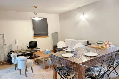 Image de Appartement T3 avec balcon et grande terrasse, proche centre et ski-bus, parking inclus