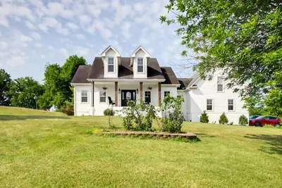 Image de Country Farmhouse at The Waylan - Great for Groups!