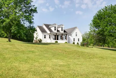 Image de Country Farmhouse and Loft - Friendly Goats!