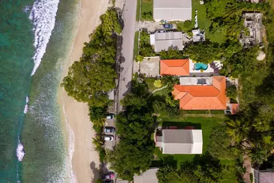 Image de 1 minute to the Beach! Family sized luxury Villa with Pool, West Coast Barbados