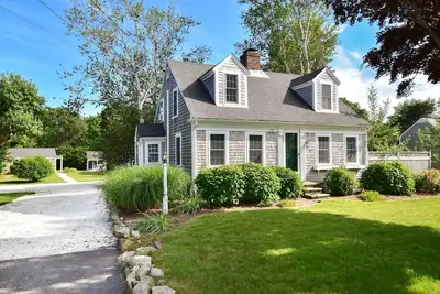 Image de Pool, Game Barn, Additional Bath Coming June 2026!