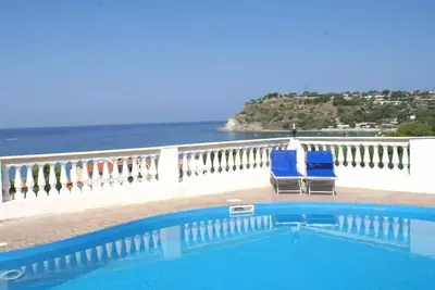 Image de Villa Giulia, with panoramic private pool near the beach