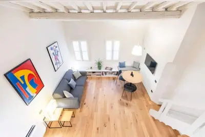 Image de B-suite Top-floor Charming Apartment