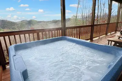 Image de Bear Haven, Cozy cabin with a Mountain View!