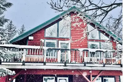 Image de Alpenglow Chalet: A-Frame Rental w/ Mountain View