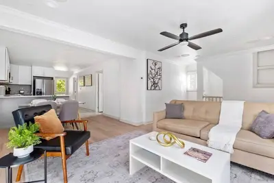 Image de Modern Apt | 15 Min to Dc | Private Balcony