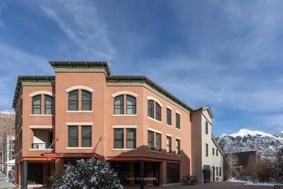 Modern Summer Condo By InvitedHome | Downtown, Mountain View, Walk to Everything