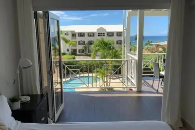 Image de Spacious 2-bedroom on West Coast in Weston, St. James steps to beach