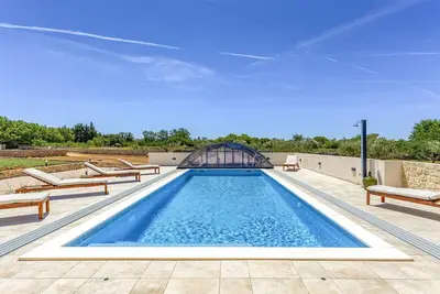 Image de Villa Laurelia - Quatre Chambres Villa, Couchages 8