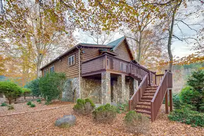 Image de Riverfront Blue Ridge Cabin w/ Private Hot Tub