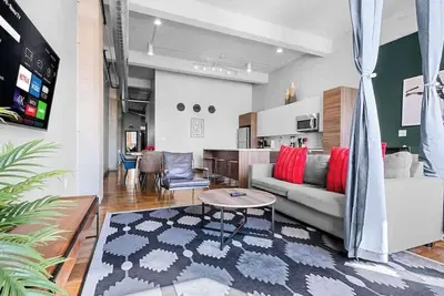 Amyfinehouse Loft with Breakfast, Valet, Gym