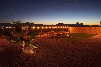 Image de Gorgeous Foothills Home w/Great location & beautiful mountain/city lights views