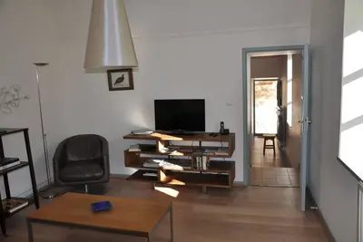 Image de Maison dans le parc d'un d'un château : lacs, balades, tourisme.
