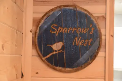 Image de Sparrows Nest   Luxurious newly built home overlooking woods and mountains.