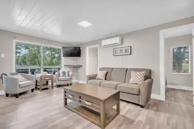 Image de Lakeside Bliss -  Charming 3br Cottage on the Water\n\n