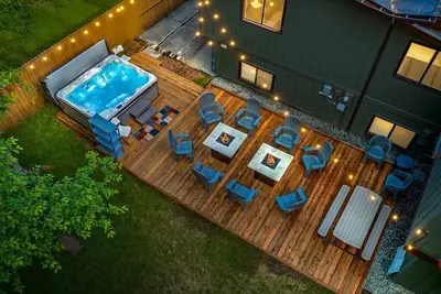 Image de Cozy Spacious 4-Level Home with Xl HotTub in Midtown Anchorage