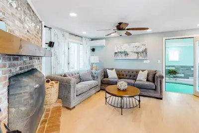 Image de Turquoise Cottage - Indoor Pool, Hot Tub, Bring Your Pup, Short Walk to North Beach