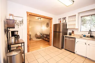 Image de Rustic and Serene Home, 3br, King Bed, Near Rafb