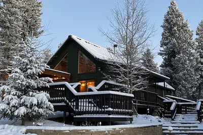 Image de Bad Bandit Hideout is the perfect getaway, camouflaged in mountains and woods