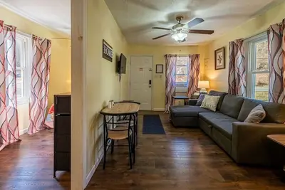 Image de Quaint Cabin By The Creek Privat