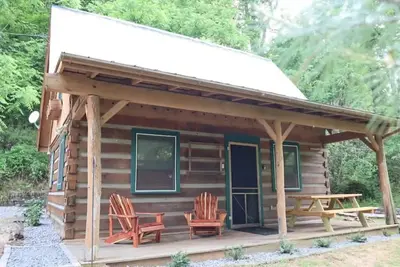 Image de Quiet Cabin: Perfect basecamp for exploring Wnc! \n\n