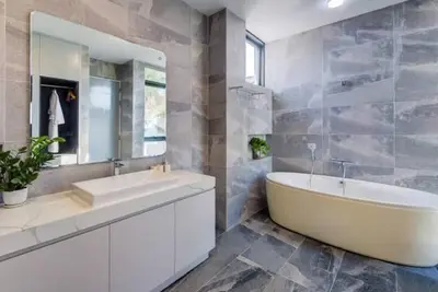 Image de Newly Renovated Beachfront Villa\n\n