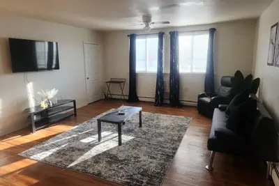 Image de Philly city night stop, close to all highways and city stores