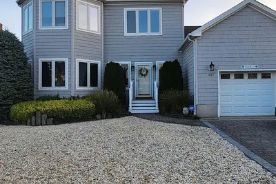 Image de Snug Harbor waterfront property with pool. Minutes to Barnegat Bay and beach