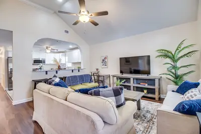 Image de Family Home Near Downtown & Convention Center!