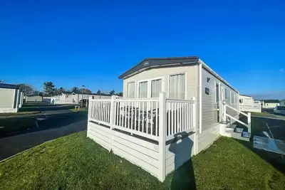 Image de Lovely caravan with decking at Carlton Meres Holiday Park in Suffolk ref 60023ch