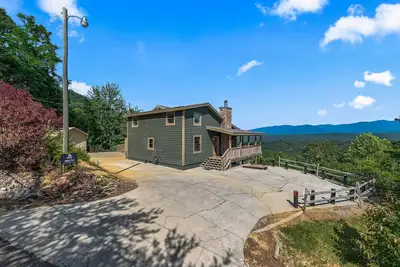 Image de 2 Home Retreat with Hot Tubs and Stunning Views + Free Attraction Tickets