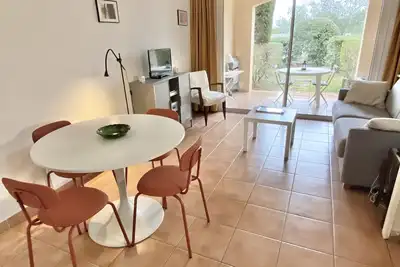 Image de Appartement 4 couchages, en rez-de-jardin, dans Domaine du Golf de Pont Royal.