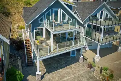 Image de La Casa Bliss, 2 Bdrm plus loft sleeps 8, full 180 degree lake view!