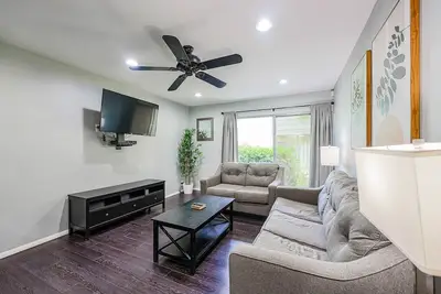 Image de Beautiful 1br Condo with Pool for Relaxing Stays Next to Mall & Bars