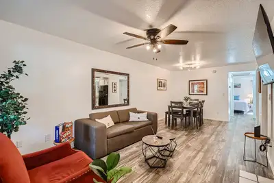 Image de Ideal Full 2br Apt H/h Pool, Gym & Mountain Views!