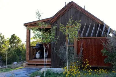 Image de Sagewood Cabin @ Whispering Oaks, 20 miles from Moab!