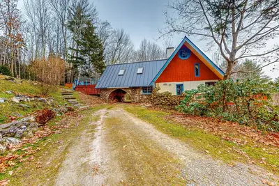 Image de Tranquil retreat with generous deck, fitness area, & amazing views