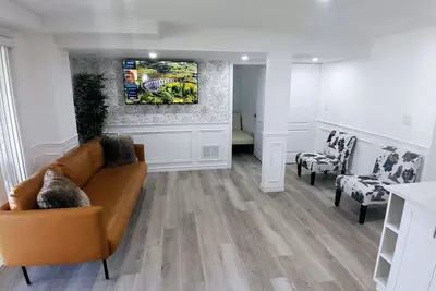 Image de ❤ Cedar-View Apartment with Hot Tub (3 Bedrooms) ❤