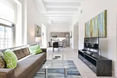 Image de Conveniently located Boston 1br | Near Tufts Medical Center | Downtown Boston