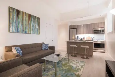 Image de 1br w\/ In-unit Washer & Dryer & Full Bright Kitchen | Downtown Boston